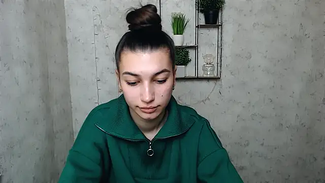 KarolinaRosse  online show from 03-08-25, 10:00