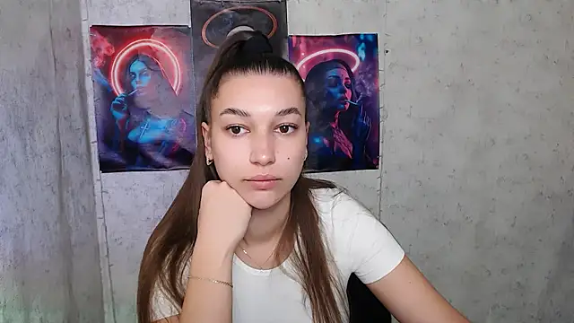 KarolinaRosse  online show from 10-15-25, 05:40