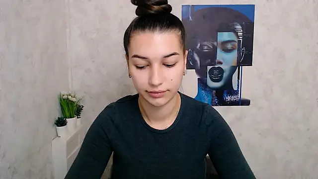 KarolinaRosse  online show from 11-19-25, 06:57