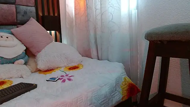 Saraa-restrepo online show from 12-23-24, 06:05