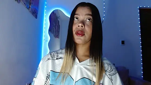 Snapshot of Miranda-brow chatting on 02-27-26, 04:12 Miranda-brow online show from 02-27-26, 04:12