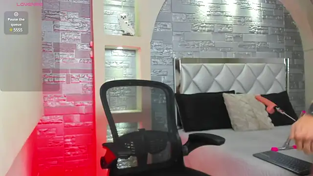 Aron Bolt online show from 01-29-25, 02:42