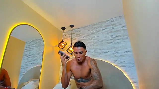 Aron Bolt online show from 11-23-25, 12:43