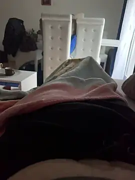 Snapshot of jessieandjames29 chatting on 10-09-25, 03:43 jessieandjames29 online show from 10-09-25, 03:43