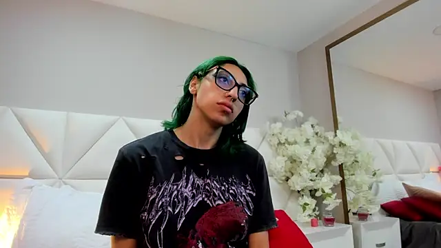 Im gaia online show from 03-20-25, 01:15