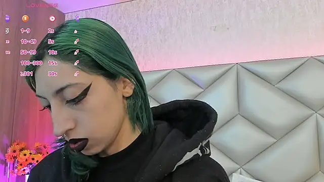 Im gaia online show from 12-02-25, 12:21