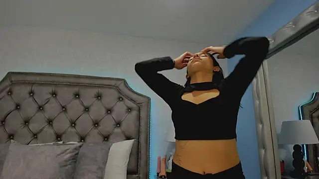 HazelMoret online show from 09-11-25, 11:43