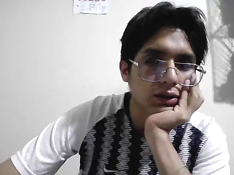 Snapshot of HardDick2 chatting on 05-13-26, 04:54 HardDick2 online show from 05-13-26, 04:54