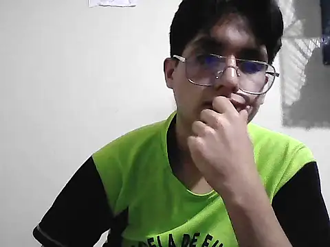 Snapshot of HardDick2 chatting on 05-19-26, 06:09 HardDick2 online show from 05-19-26, 06:09
