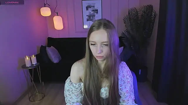 Snapshot of OliviaGentle chatting on 12-09-24, 12:34 OliviaGentle online show from 12-09-24, 12:34