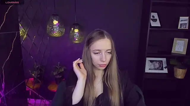 Snapshot of OliviaGentle chatting on 12-17-24, 03:50 OliviaGentle online show from 12-17-24, 03:50