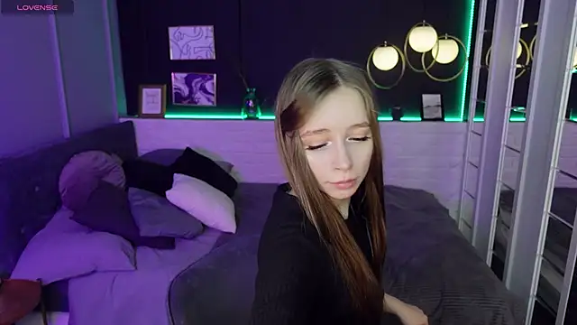 Snapshot of OliviaGentle chatting on 02-04-25, 01:13 OliviaGentle online show from 02-04-25, 01:13