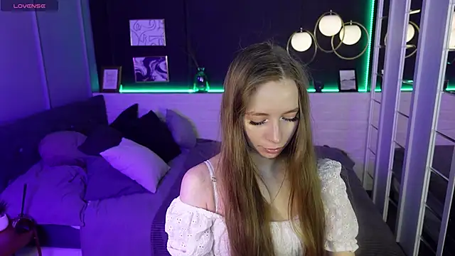 Snapshot of OliviaGentle chatting on 02-10-25, 01:57 OliviaGentle online show from 02-10-25, 01:57