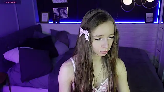 Snapshot of OliviaGentle chatting on 02-18-25, 05:09 OliviaGentle online show from 02-18-25, 05:09