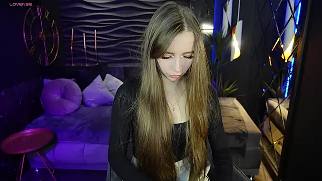 Snapshot of OliviaGentle chatting on 02-21-25, 10:59 OliviaGentle online show from 02-21-25, 10:59