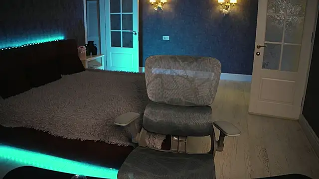 LisaElfy online show from 05-12-26, 04:15