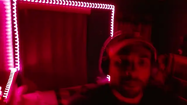 Snapshot of _______the chatting on 12-17-25, 10:10 the online show from 12-17-25, 10:10