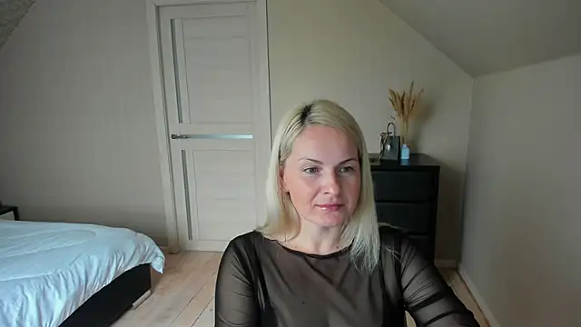 Alicee Gracee online show from 10-31-25, 09:21