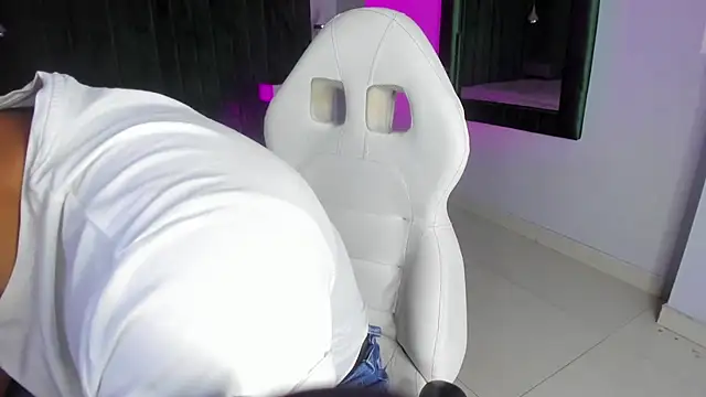 Lucii fer  online show from 10-22-25, 11:43