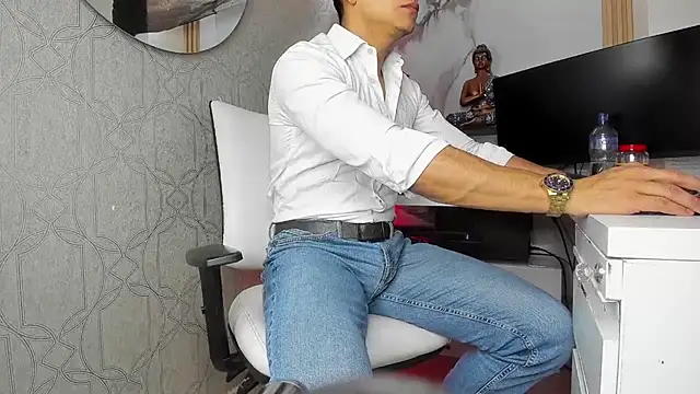 Snapshot of Lucii_fer_ chatting on 05-23-26, 11:36 Lucii fer online show from 05-23-26, 11:36