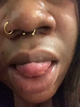 Snapshot of bonbonaumiel chatting on 12-25-24, 08:28 bonbonaumiel online show from 12-25-24, 08:28