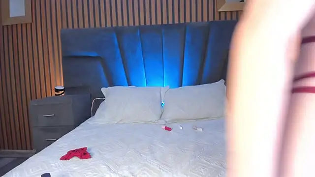 Snapshot of NaxaAndLexi_ chatting on 12-22-25, 02:47 NaxaAndLexi online show from 12-22-25, 02:47