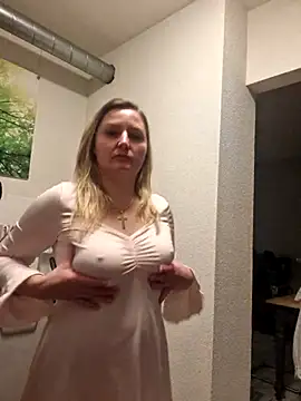 Snapshot of CoupleKitty chatting on 11-06-25, 06:09 CoupleKitty online show from 11-06-25, 06:09