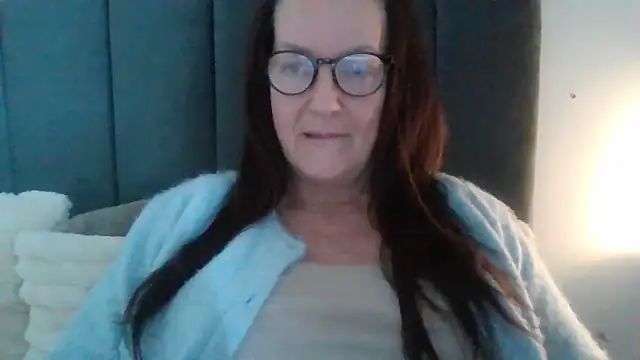 Snapshot of Tillieuk chatting on 05-11-26, 01:17 Tillieuk online show from 05-11-26, 01:17