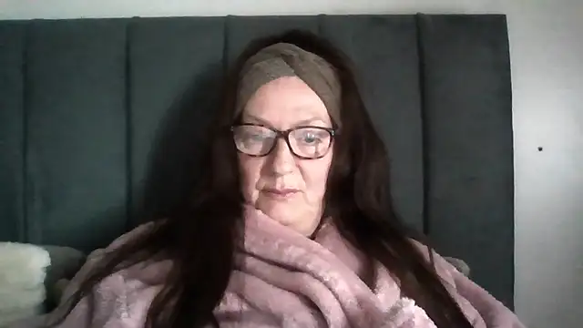 Snapshot of Tillieuk chatting on 06-01-26, 01:24 Tillieuk online show from 06-01-26, 01:24