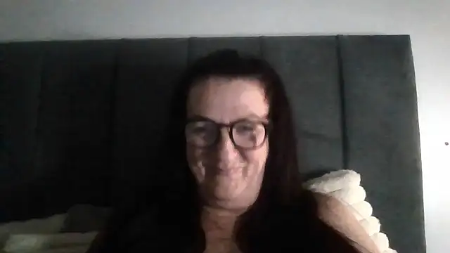 Snapshot of Tillieuk chatting on 06-10-26, 08:19 Tillieuk online show from 06-10-26, 08:19