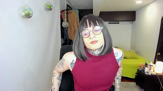 ShiiraVelkor online show from 12-15-25, 10:08