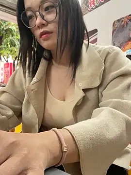 Snapshot of Bella0815 chatting on 12-02-25, 09:03 Bella0815 online show from 12-02-25, 09:03