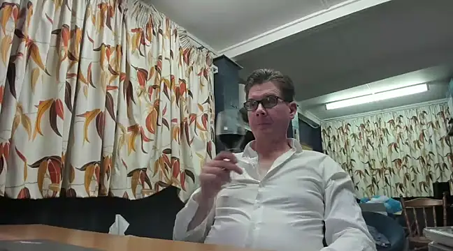 Snapshot of tilobinder chatting on 01-17-25, 02:50 tilobinder online show from 01-17-25, 02:50