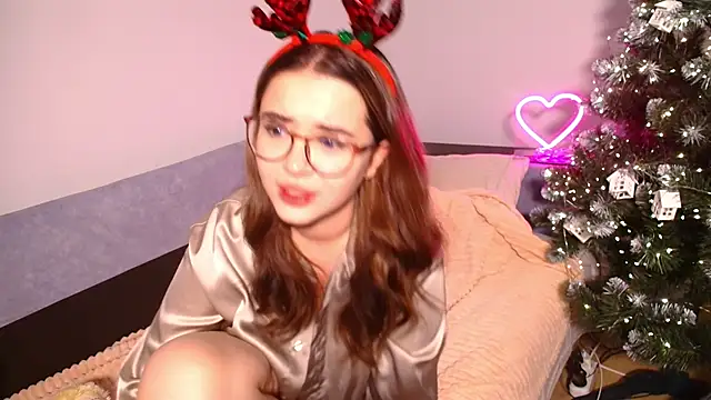 Snapshot of CutiePie3 chatting on 12-25-24, 10:59 CutiePie3 online show from 12-25-24, 10:59