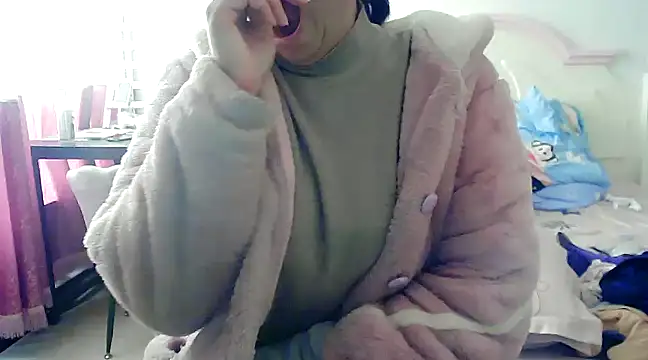 Snapshot of CN-Xiaoxi chatting on 12-12-24, 03:21 CN-Xiaoxi online show from 12-12-24, 03:21