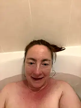 Snapshot of LouiseTswing chatting on 12-01-24, 04:40 LouiseTswing online show from 12-01-24, 04:40