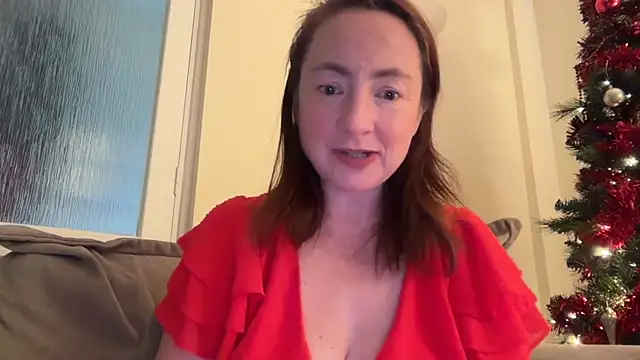 Snapshot of LouiseTswing chatting on 12-13-24, 02:16 LouiseTswing online show from 12-13-24, 02:16