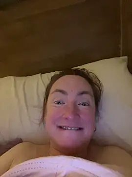 Snapshot of LouiseTswing chatting on 12-30-24, 11:28 LouiseTswing online show from 12-30-24, 11:28