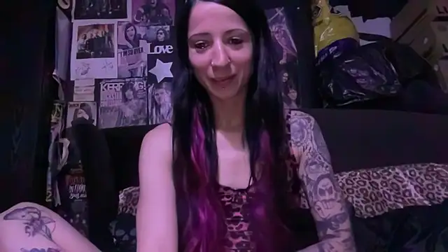 Snapshot of MissMidnightUK chatting on 11-04-25, 11:59 MissMidnightUK online show from 11-04-25, 11:59