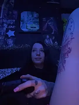 Snapshot of MissMidnightUK chatting on 12-14-25, 12:27 MissMidnightUK online show from 12-14-25, 12:27