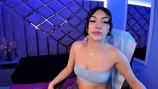 Snapshot of Poly_Sasha_ chatting on 07-18-26, 04:27 Poly Sasha online show from 07-18-26, 04:27