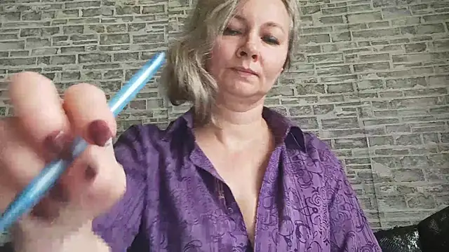 EdithManning online show from 10-28-25, 06:28