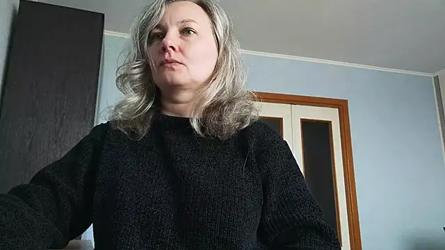 Snapshot of EdithManning chatting on 04-27-26, 08:12 EdithManning online show from 04-27-26, 08:12