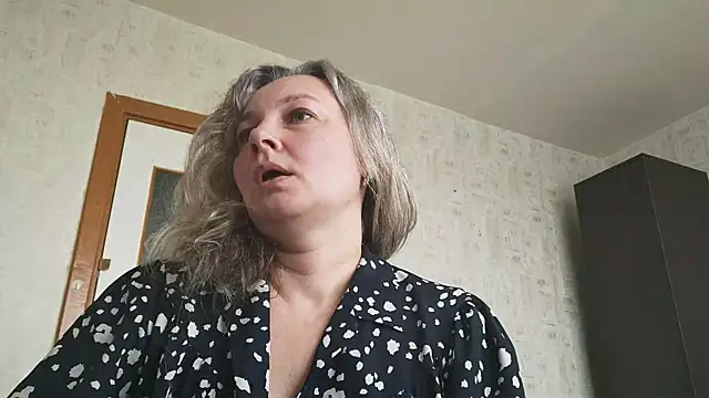 Snapshot of EdithManning chatting on 05-08-26, 06:19 EdithManning online show from 05-08-26, 06:19