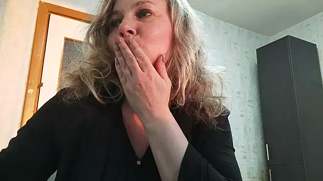 Snapshot of EdithManning chatting on 05-11-26, 05:32 EdithManning online show from 05-11-26, 05:32