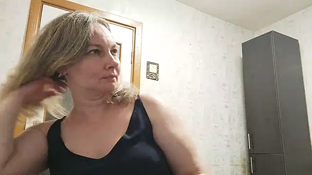 Snapshot of EdithManning chatting on 05-23-26, 06:23 EdithManning online show from 05-23-26, 06:23