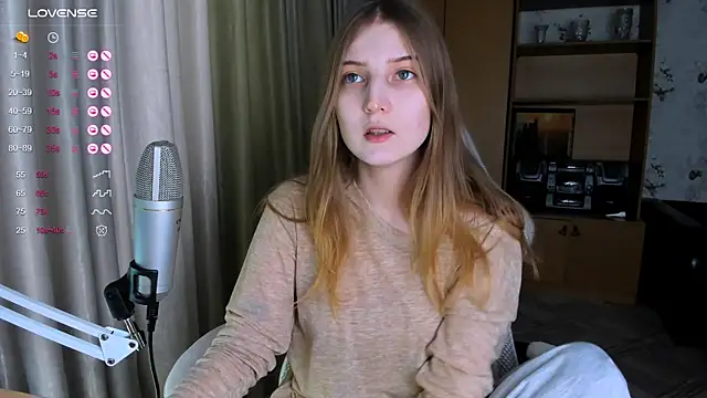 Snapshot of princessaalicc chatting on 12-03-25, 12:25 princessaalicc online show from 12-03-25, 12:25