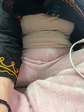 Snapshot of Hot-Anuska chatting on 12-24-24, 05:38 Hot-Anuska online show from 12-24-24, 05:38