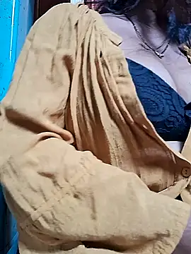 Snapshot of Hot-Anuska chatting on 03-07-25, 05:29 Hot-Anuska online show from 03-07-25, 05:29