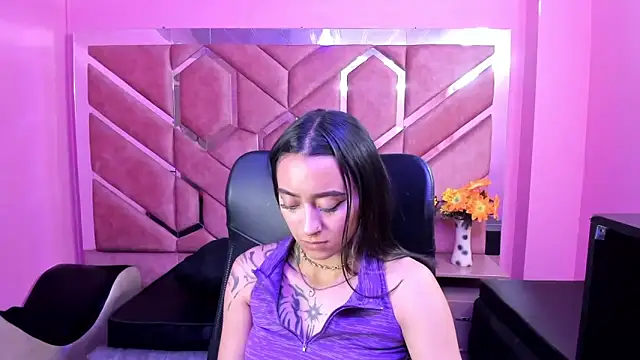 Snapshot of Miaa_Thopmson chatting on 09-11-25, 10:32 Miaa Thopmson online show from 09-11-25, 10:32